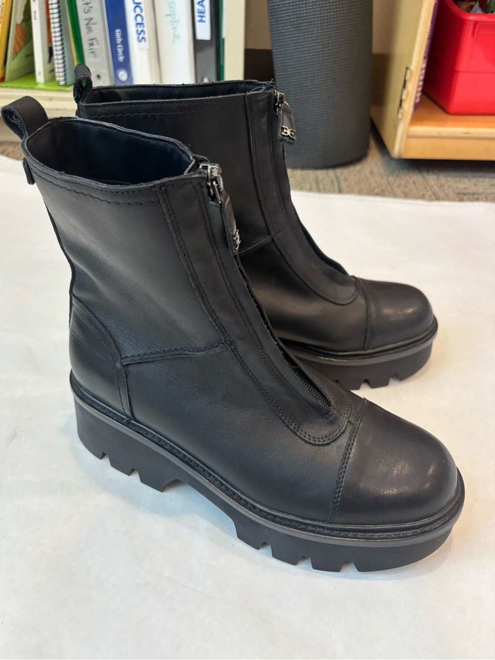 NWOB Sam Edelman Cooper Lug Sole Black Leather Boots size 9 - Picture 3 of 8